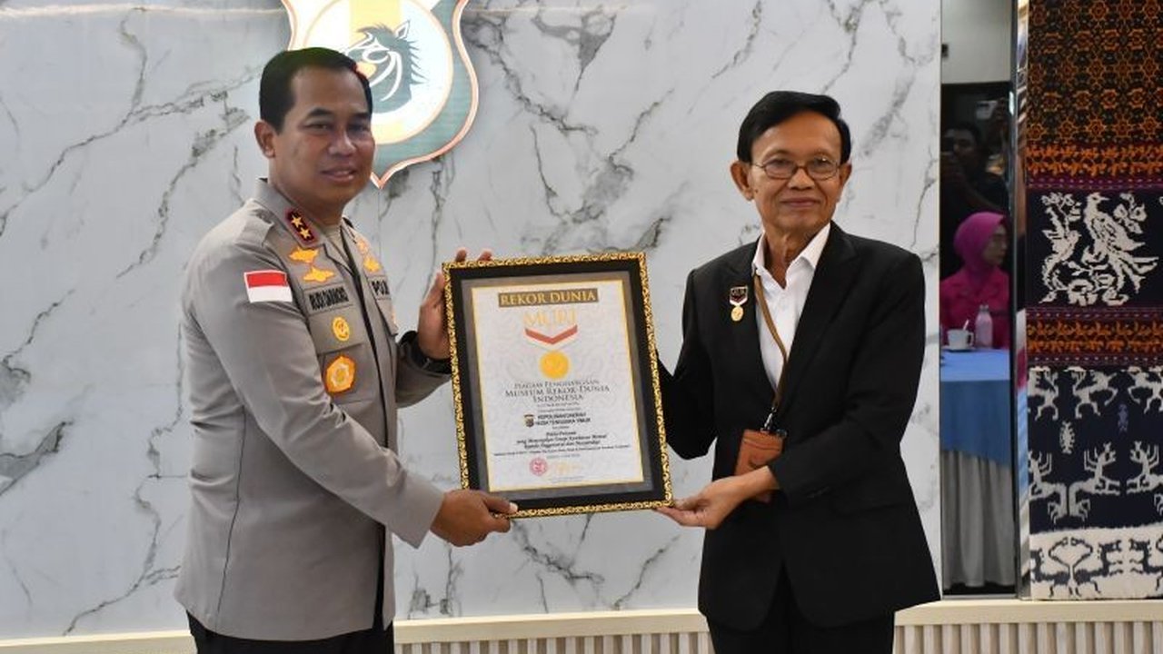Polda NTT mencetak sejarah dengan meraih dua Rekor MURI sebagai pelopor layanan terapi kesehatan mental metode USEFT bagi Polri dan masyarakat, menjangkau ribuan peserta dan menegaskan komitmen humanis kepolisian.