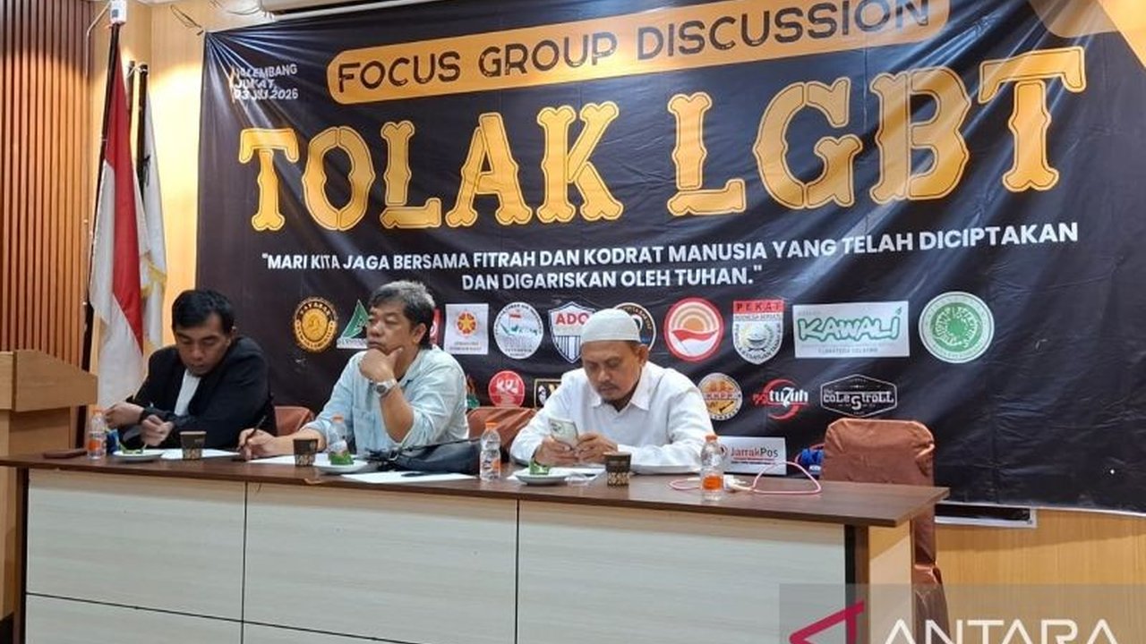MUI Sumatera Selatan mendesak Pemkot Palembang segera menerbitkan Perwali Tolak LGBT, menanggapi gelombang penolakan masyarakat demi menjaga nilai religius kota dan melindungi generasi muda.
