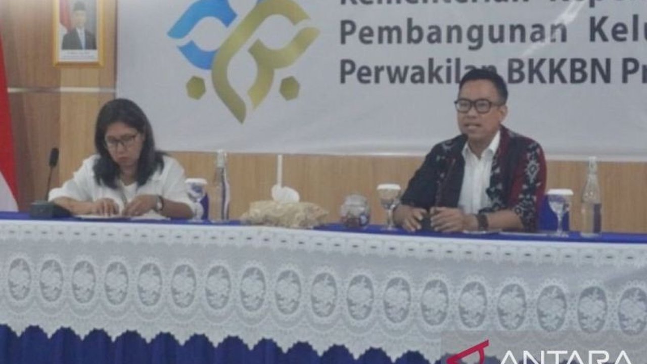 BKKBN Maluku intensifkan Gerakan Ayah Teladan Indonesia (GATI) untuk memperkuat peran ayah dalam pengasuhan anak, demi menciptakan sumber daya manusia unggul menuju Indonesia Emas 2045.