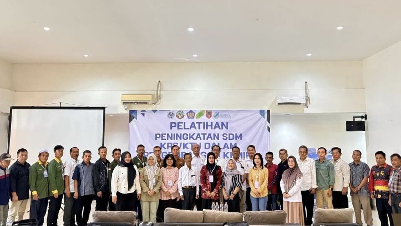 Dinas Kehutanan Kalimantan Selatan memperkuat Hilirisasi HHBK Kemiri melalui pelatihan bagi Kelompok Tani Hutan di tiga KPH, bertujuan meningkatkan nilai ekonomi dan kesejahteraan masyarakat.