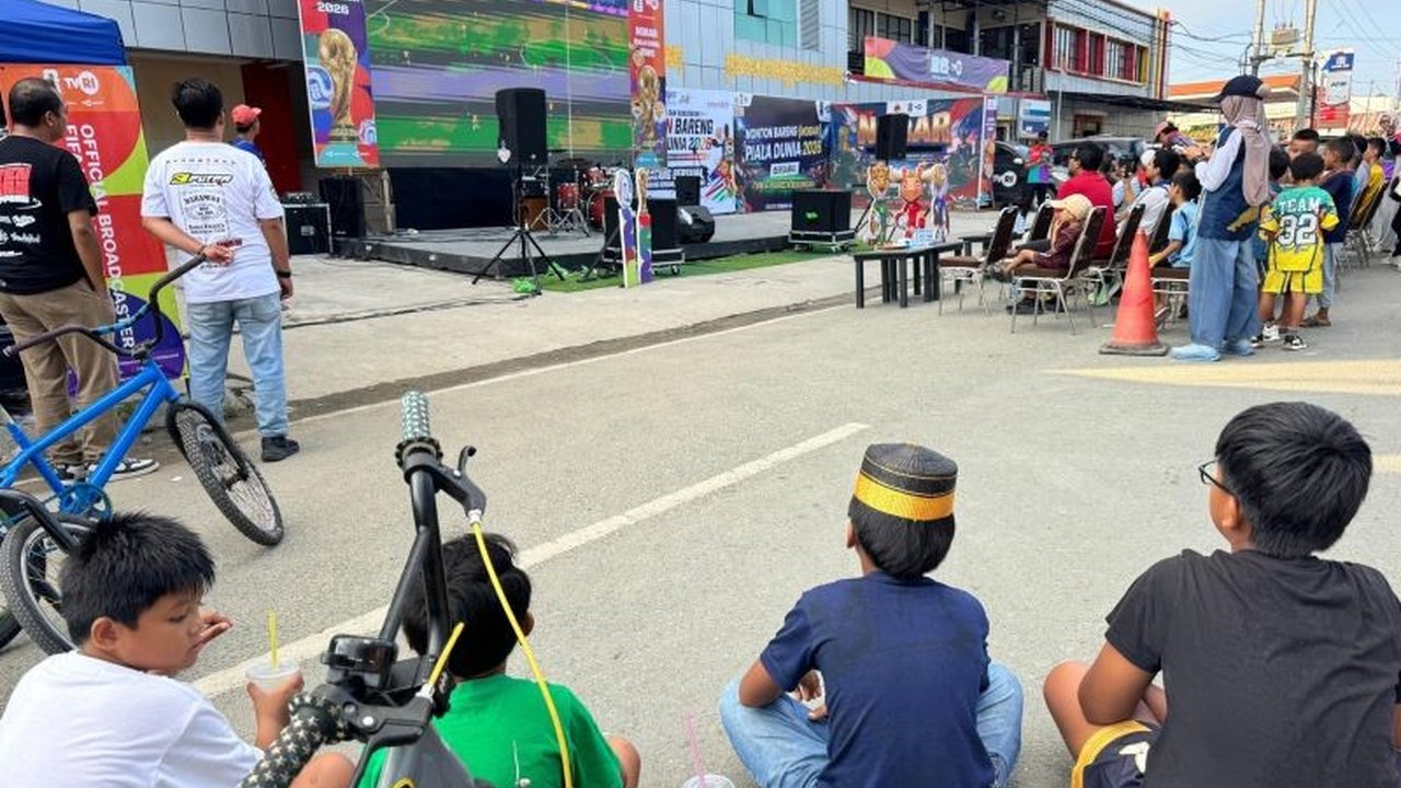 Nobar Piala Dunia Bulungan di CFD Tebu Kayan sukses jadi magnet silaturahmi warga. Acara ini juga dongkrak ekonomi UMKM lokal, menciptakan suasana meriah dan menguntungkan.