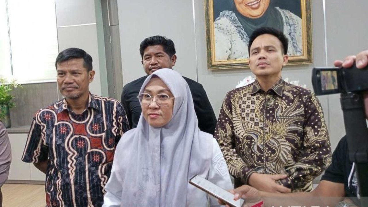 Bupati Gowa Sitti Husniah Talenrang mengambil langkah hukum dengan melaporkan dua saksi hak angket DPRD Gowa ke Bareskrim Polri, memicu pertanyaan besar tentang kebenaran kesaksian yang disampaikan.