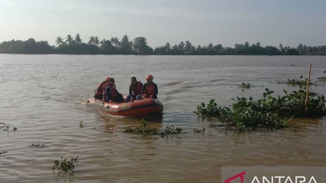 Tim SAR Palembang terus melakukan pencarian intensif terhadap seorang perempuan paruh baya yang dilaporkan tenggelam di Sungai Komering, Banyuasin, Sumatera Selatan, memasuki hari kedua operasi.