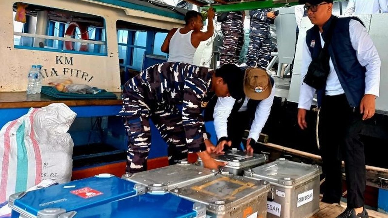 KRI Beladau-643 sukses menjalankan misi penting Distribusi Rupiah Natuna dan wilayah terluar Kepri, memastikan ketersediaan uang layak edar serta mengedukasi masyarakat di perbatasan Indonesia.