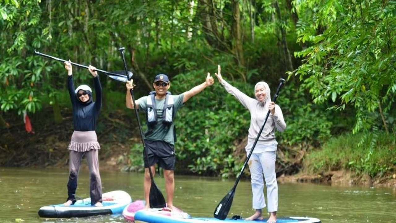 Kemenham Kalimantan Timur bersama komunitas lokal gencar kampanyekan sungai bersih melalui olahraga air paddle board di Sungai Karang Mumus, Samarinda, mengajak warga jaga lingkungan demi masa depan.