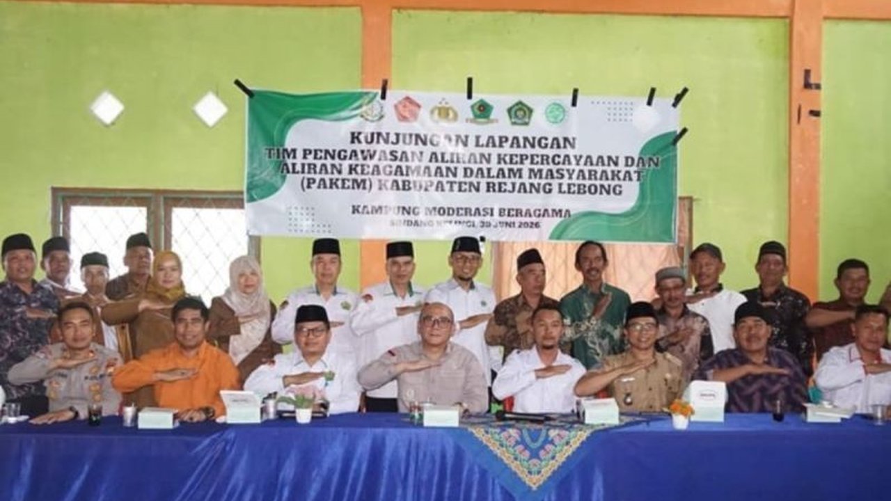 Kantor Kementerian Agama (Kemenag) Rejang Lebong menunjuk dua desa sebagai percontohan Kampung Moderasi Beragama. Inisiatif ini menjadi wujud nyata implementasi nilai toleransi yang terus digalakkan pemerintah, menarik untuk disimak.