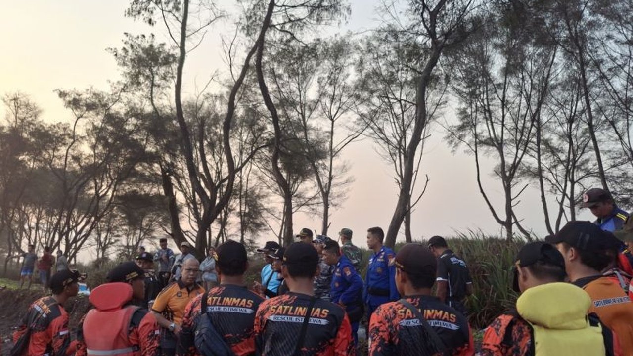 Kantor SAR Yogyakarta mengimbau masyarakat dan wisatawan untuk selalu Waspada Ombak Pantai Selatan DIY yang memiliki karakter kuat dan arus berbahaya, menyusul insiden bocah terseret arus di Pantai Gua Cemara, Bantul. Simak detail dan imbauan lengkapnya.