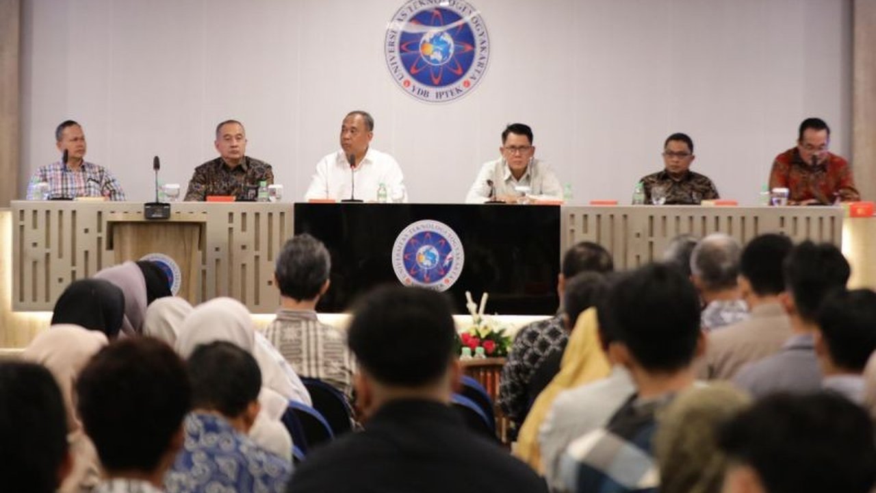 Pemerintah Kabupaten Sleman terus memperluas program Beasiswa Sleman Pintar, sebuah inisiatif ambisius untuk mendongkrak kualitas sumber daya manusia dan memutus mata rantai kemiskinan antar generasi melalui pendidikan tinggi.