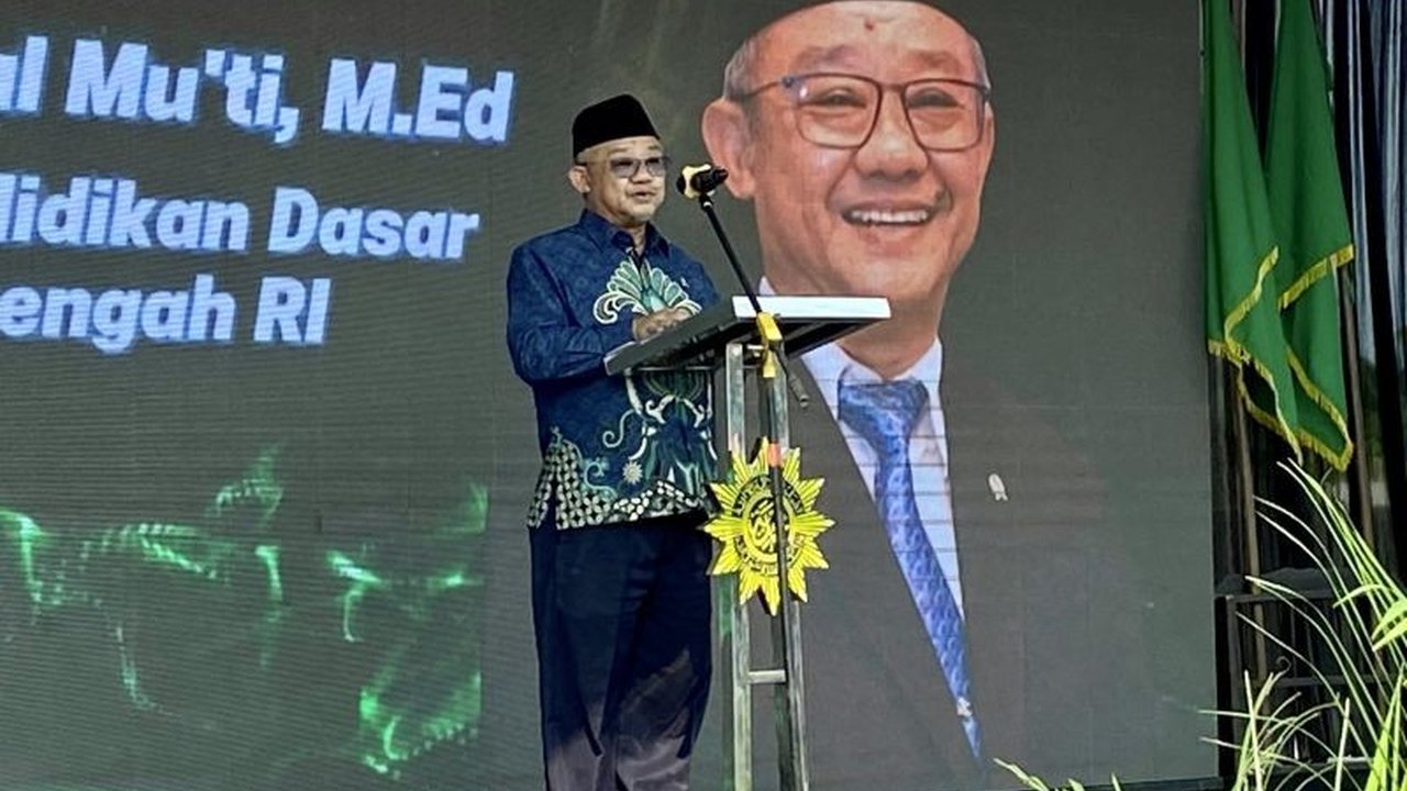 Menteri Pendidikan Dasar dan Menengah mengapresiasi pembangunan MSUS Muhammadiyah yang dibiayai mandiri, menunjukkan komitmen Muhammadiyah dalam memajukan pendidikan berkualitas di Indonesia.