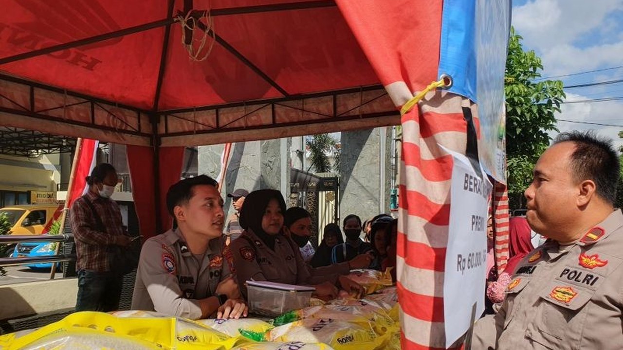 Perum Bulog Cabang Tulungagung berkolaborasi dengan Polres Tulungagung untuk memperluas jangkauan distribusi beras SPHP, memastikan ketersediaan pangan dan stabilitas harga di masyarakat.