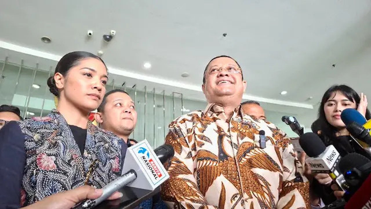 Pengacara kubu Nadiem bersama Franka Makarim (Foto: Rifqy/Liputan6.com)