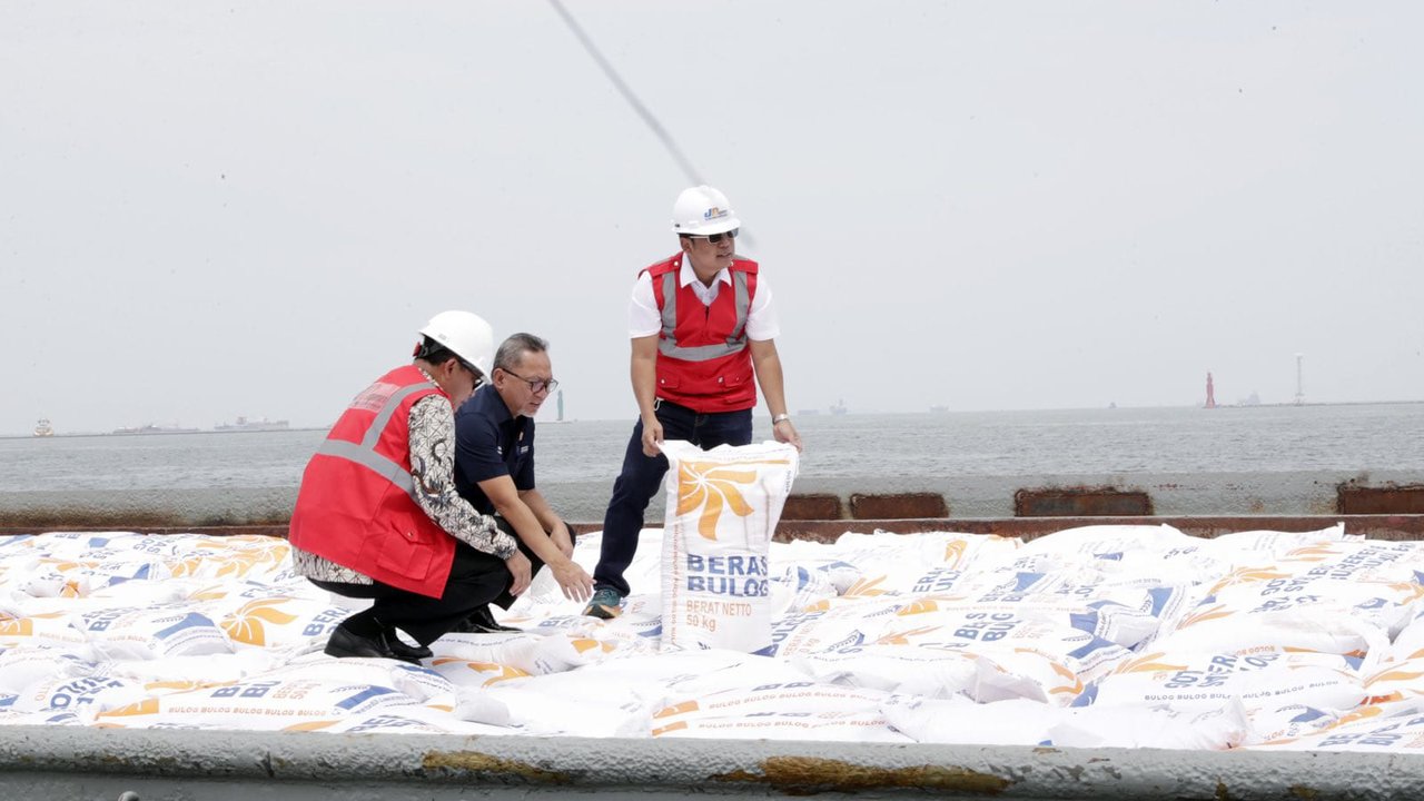 Menteri Perdagangan, Zulkifli Hasan menyatakan impor beras untuk menambah cadangan beras Bulog yang berkurang banyak, paska operasi pasar yang dilakukan Bulog. (Istimewa)