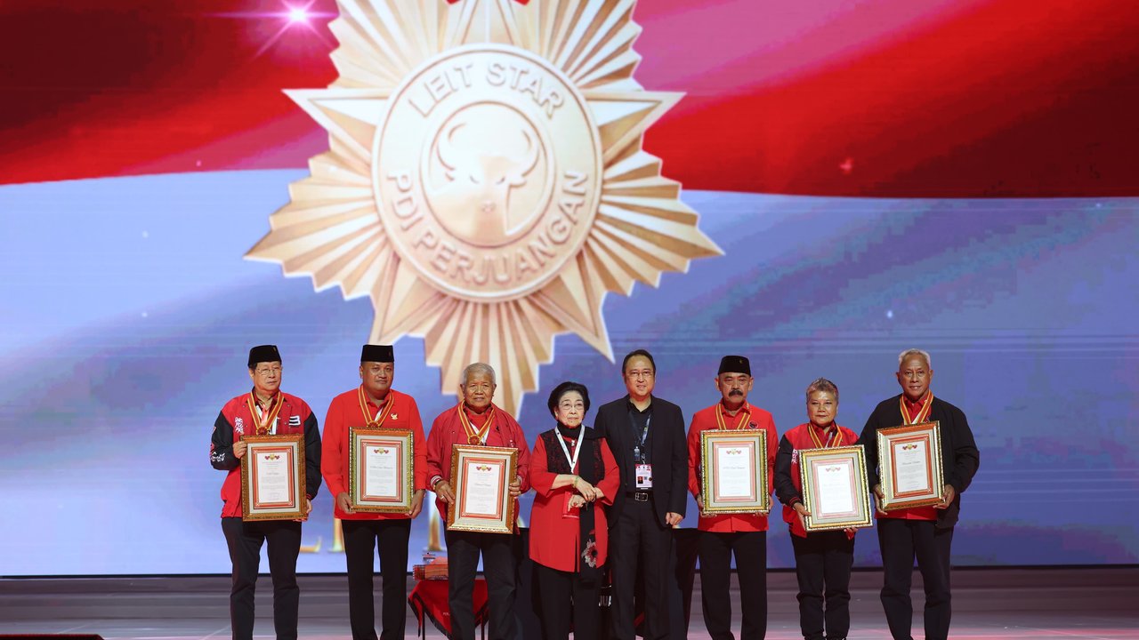 PDI Perjuangan Beri Penghargaan 6 Tokoh Senior di Rakernas, Ada Ribka Tjiptaning dan dan Adi Wijaya