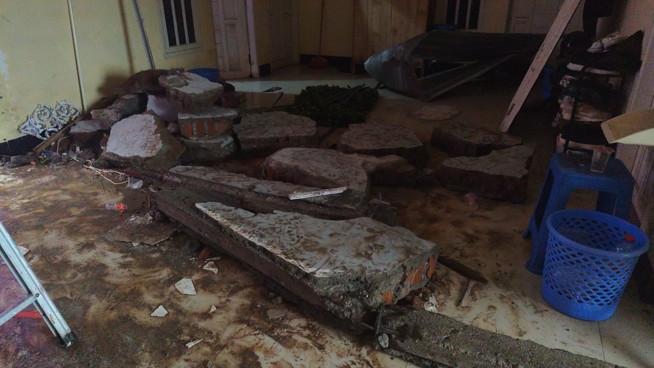 Pasutri di Makassar Tertimpa Atap Beton Indekos