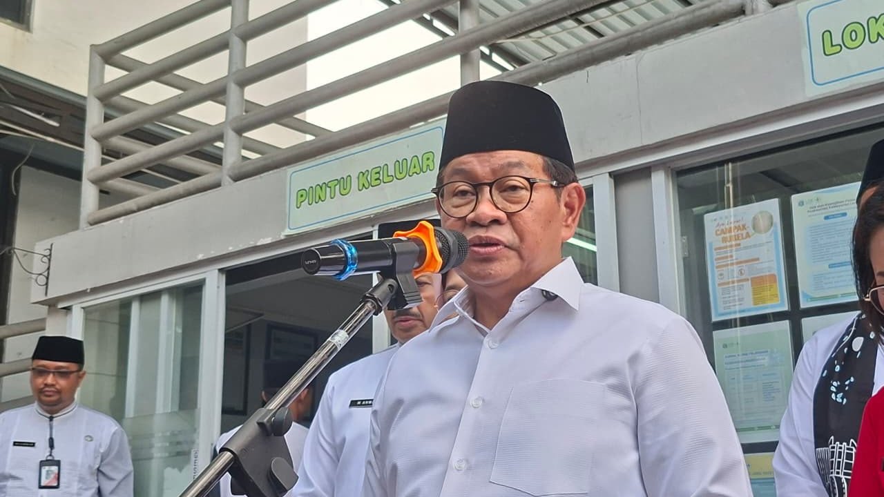 Pramono Soroti Plafon SDN Pademangan Timur Roboh saat Hujan, Perintahkan Disdik Segera Perbaiki