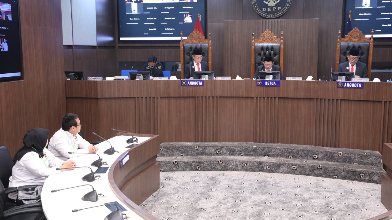 Anggota Bawaslu Ternate Minta Duit Pelicin Rp275 Juta ke Calon Anggota DPRD, Kini Disanksi Pemberhentian DKPP