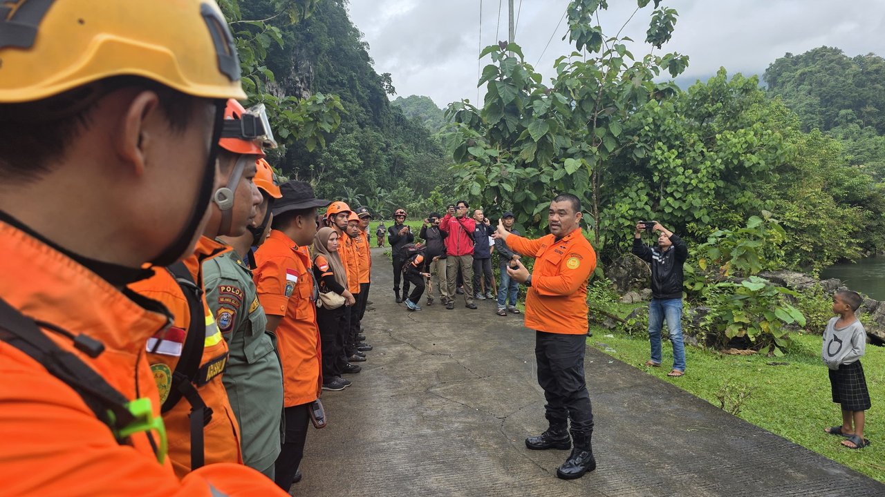 Tim SAR Bagi 4 Titik Pencarian Pesawat ATR 400 Indonesia Air Transport yang Hilang Kaki Gunung Bulusaraung