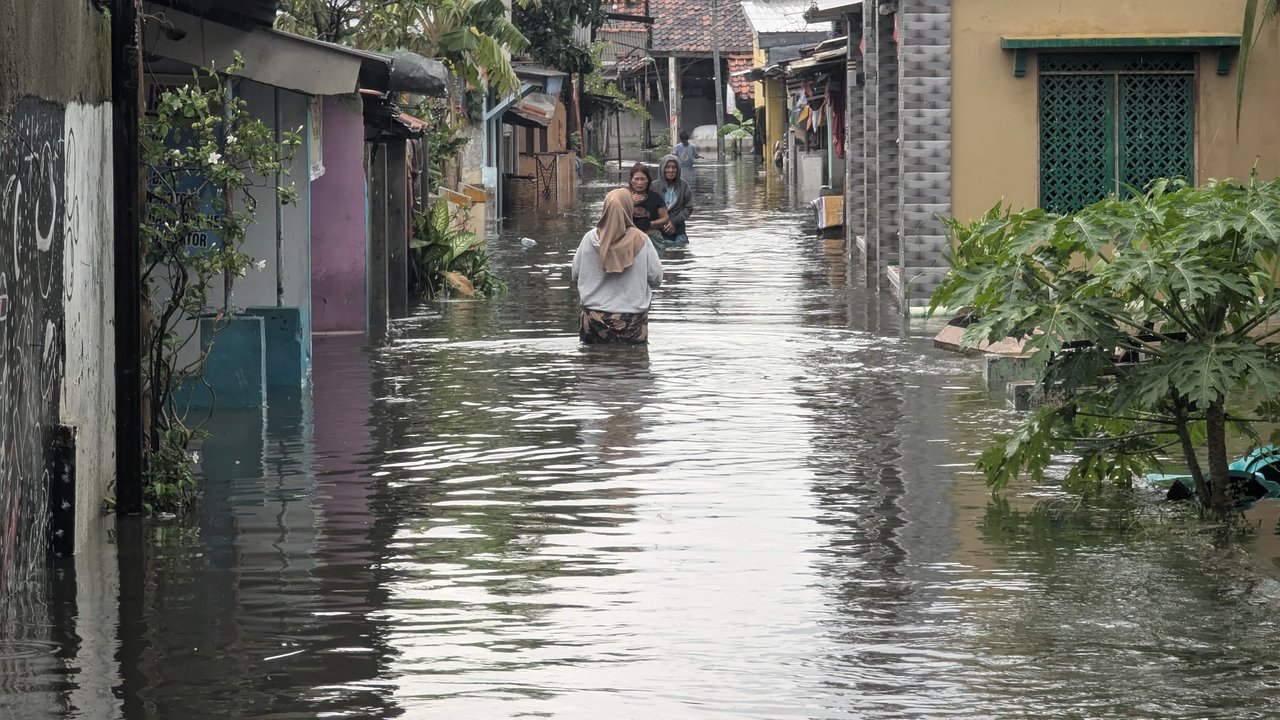 Hujan Deras Melanda, 850 Warga Pesisir Pekalongan Terpaksa Mengungsi