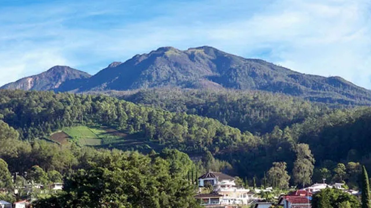 Pendaki Hilang di Gunung Lawu, Bupati Karanganyar akan Evaluasi Jalur Bukit Mongkrang