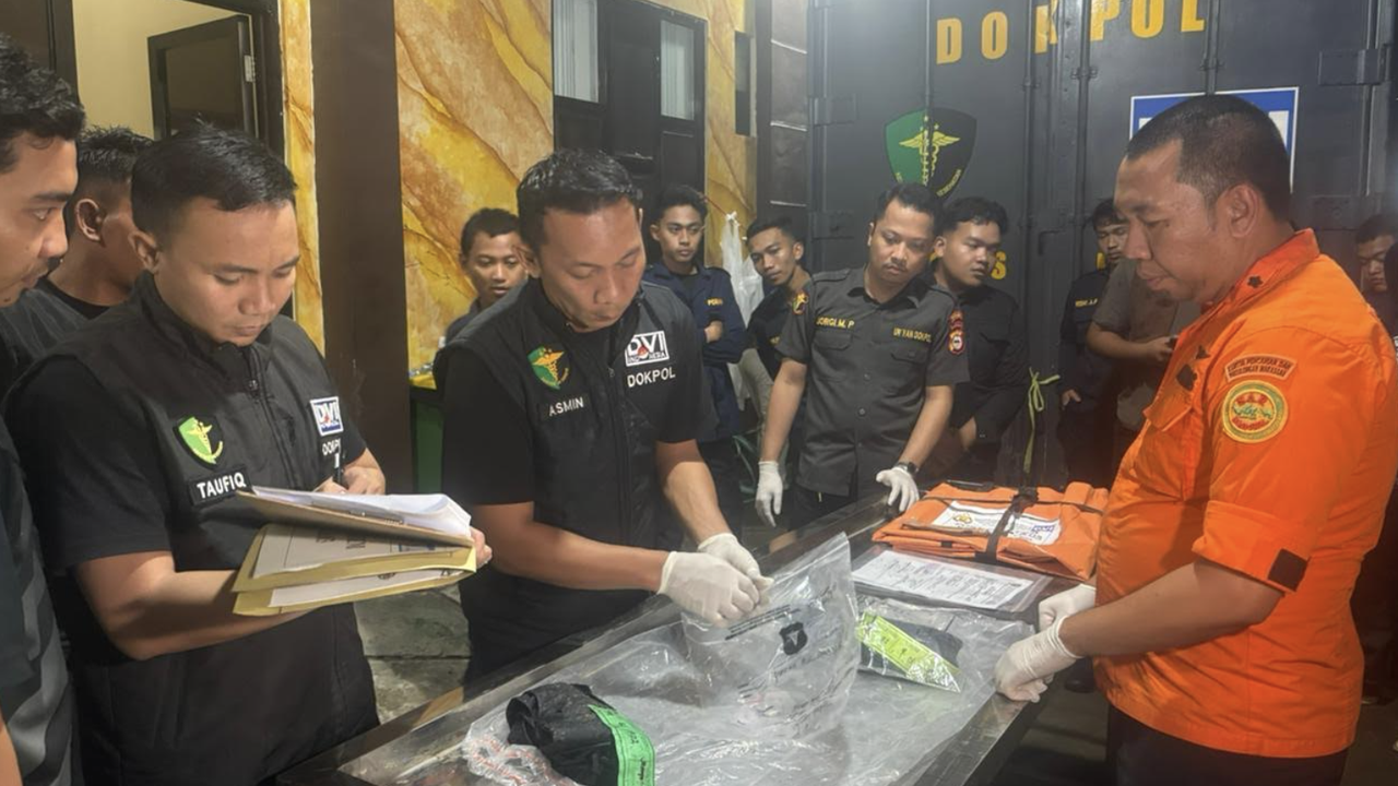 Potongan Tubuh Korban Ketiga Kecelakaan Pesawat ATR 42-500 Berhasil Dievakuasi