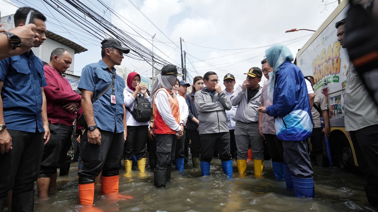 Gubernur Pramono Tinjau Warga Terdampak Genangan di Rawa Buaya, 177 Jiwa Mengungsi