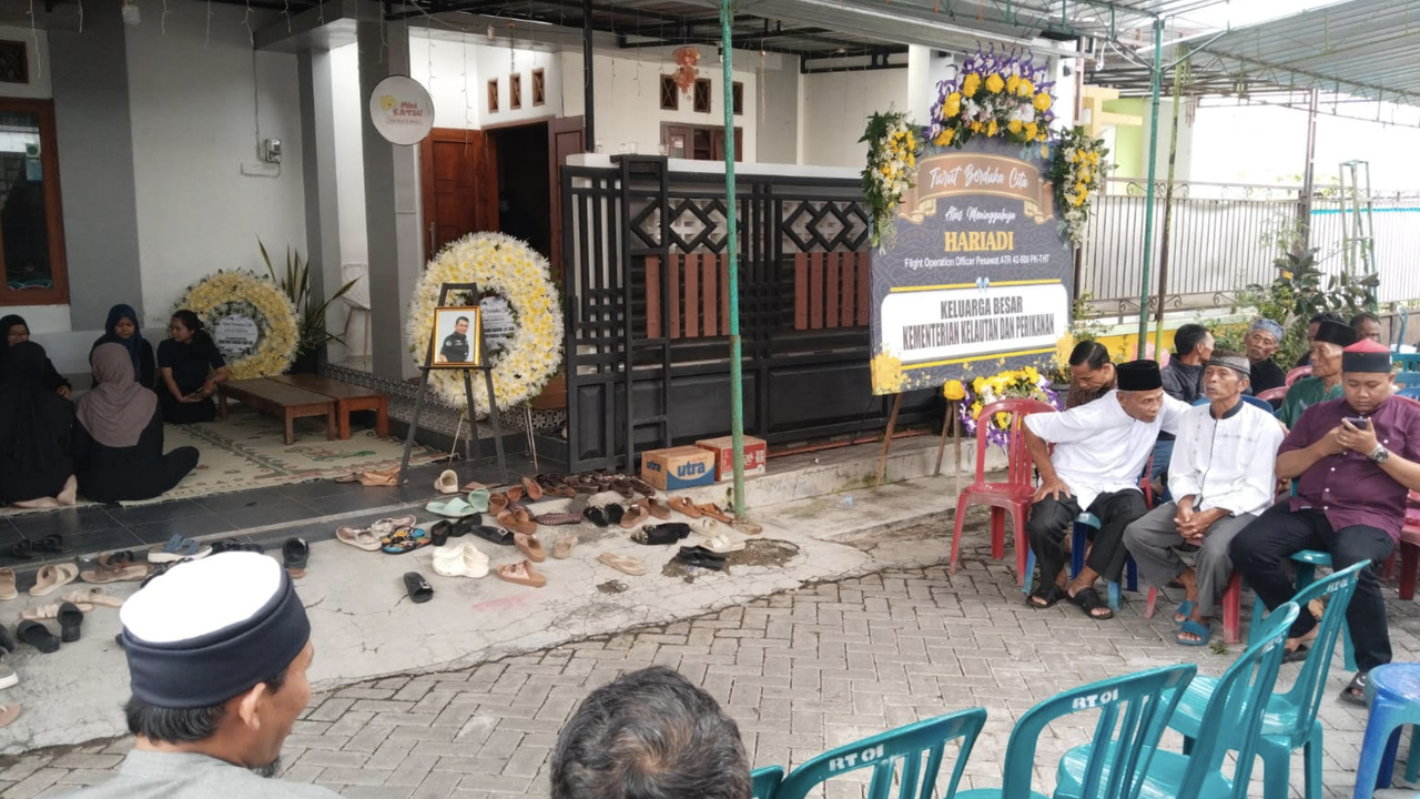 Jenazah Hariadi, Korban Kecelakaan Pesawat ATR 42-500 Dimakamkan di Karanganyar