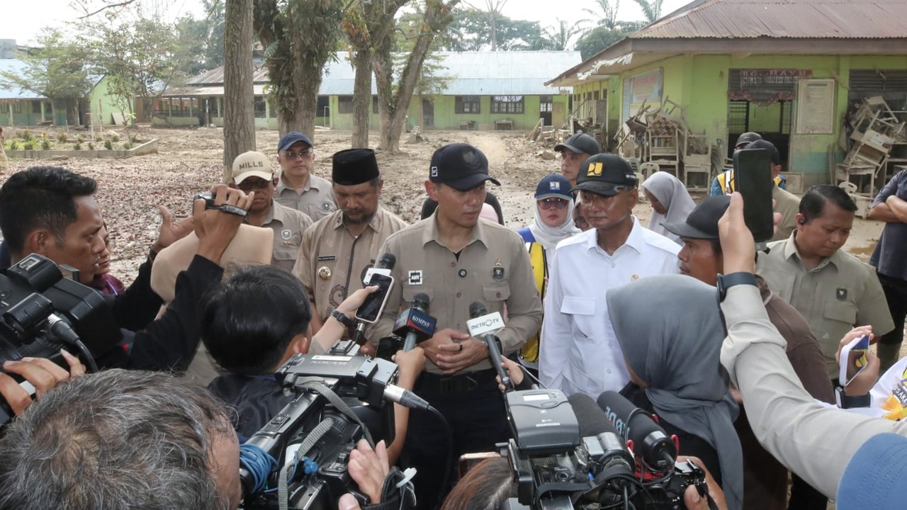 Menko AHY Cek Langsung Ketahanan Rumah Hunian, Salurkan Bantuan 2 Ton Beras di Lubuk Sidup, Aceh Tamiang