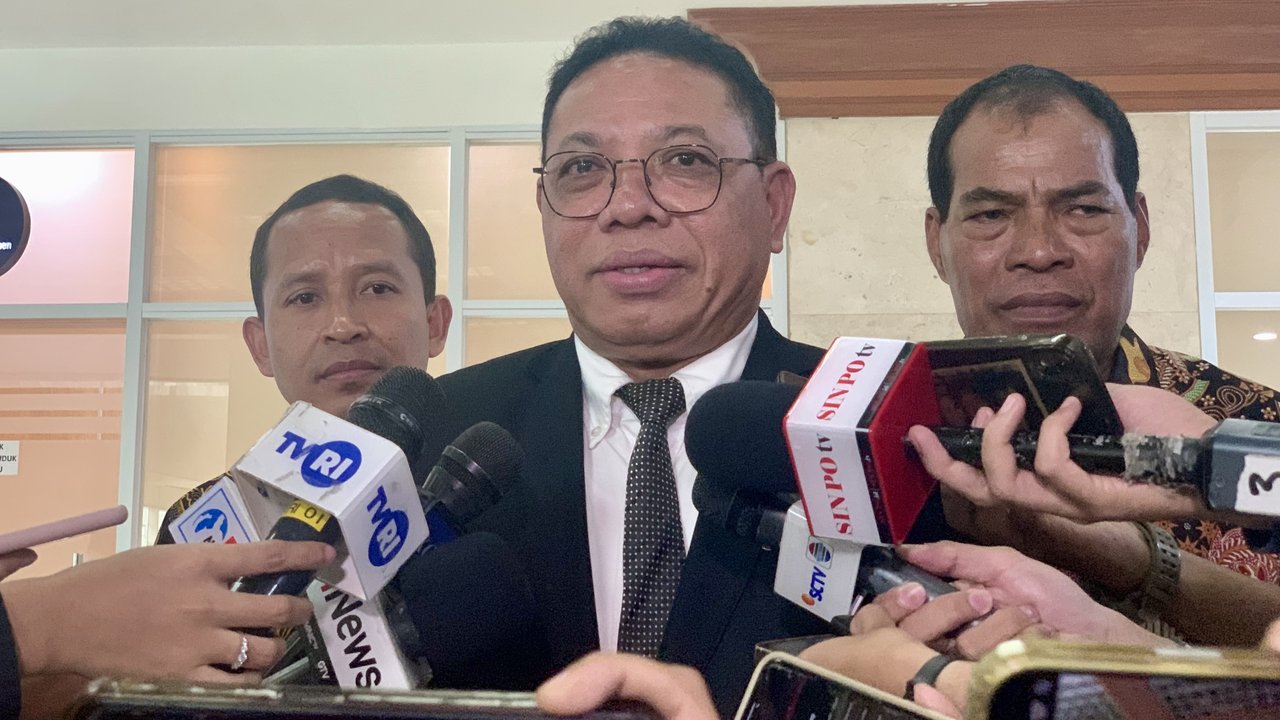 Mengenal Sosok Inosentius Samsul, Kandidat Hakim MK yang Digantikan Adies Kadir