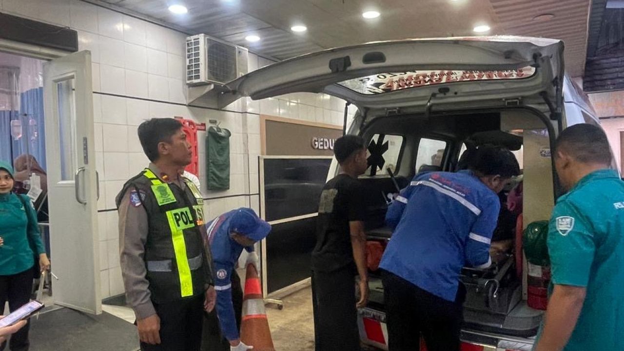 Tragedi di Tol Lampung, Santri Tewas Tertabrak Mobil saat Menyeberang