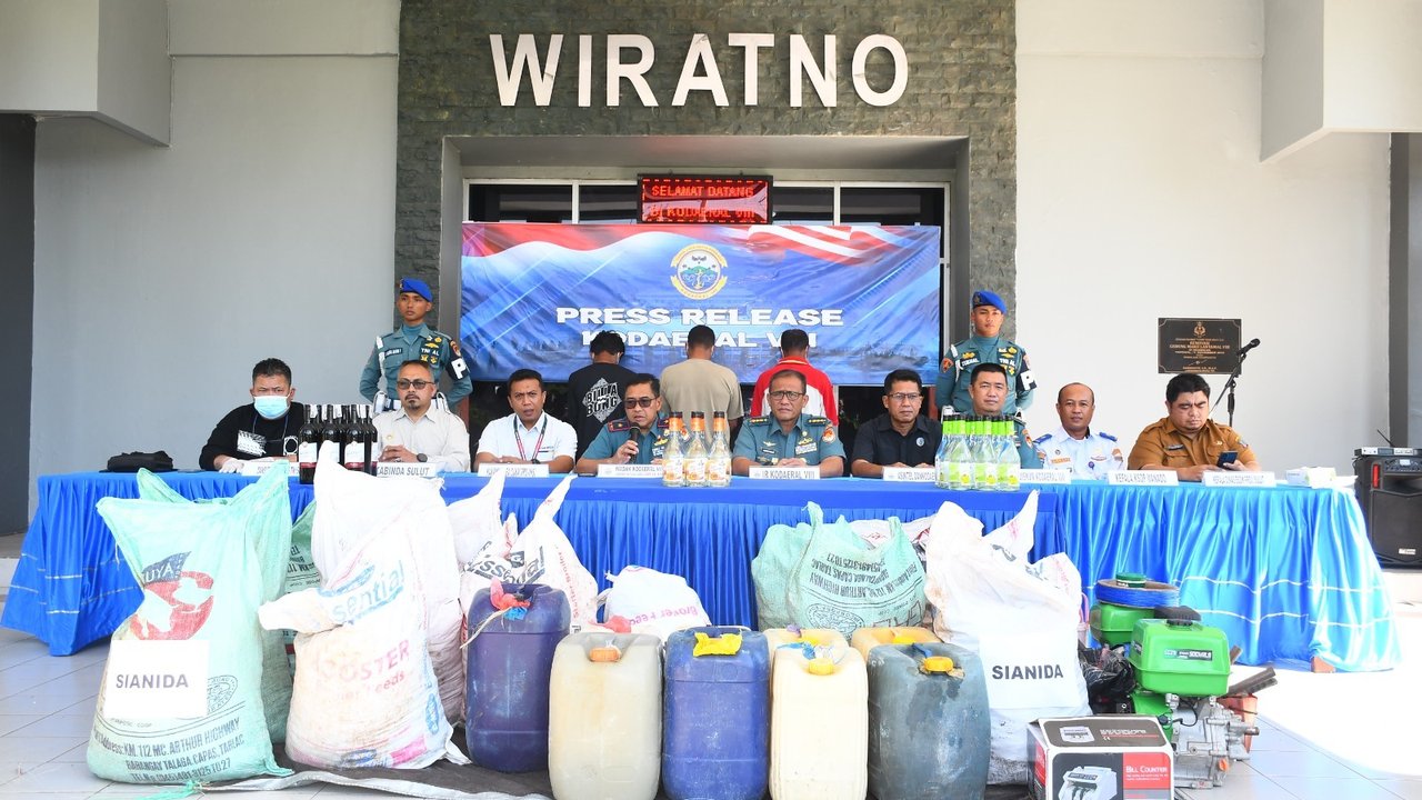 TNI AL Gagalkan Penyelundupan Sianida dan Miras Senilai Rp654 Juta di Perairan Manado