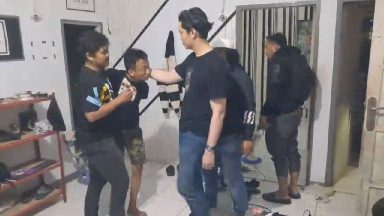 Polisi Gowa Ringkus Penipu Modus Kurir COD, Puluhan Orang Jadi Korban