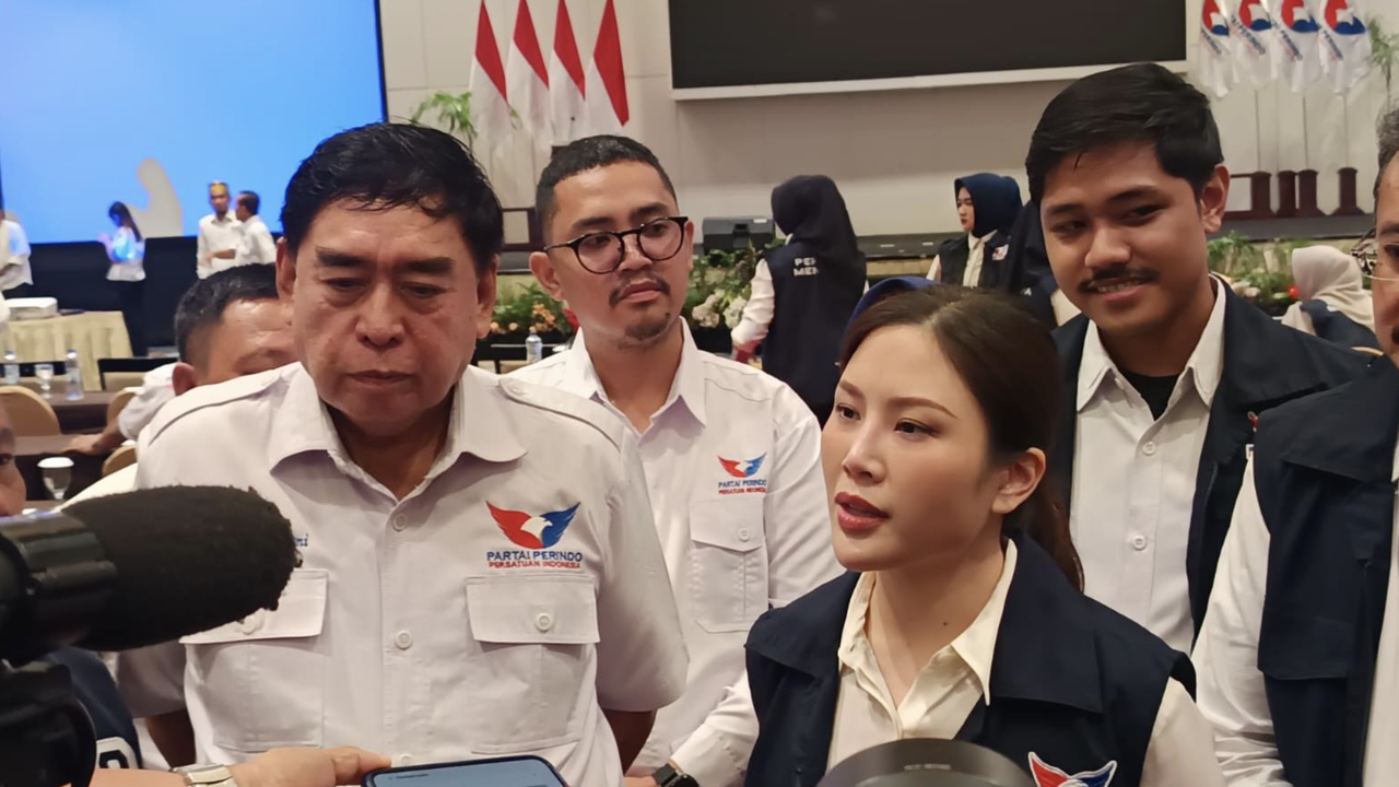 Lantik Eks Sekda Sulsel, Ketum Perindo Siap Hadapi Gajah dan Raksasa