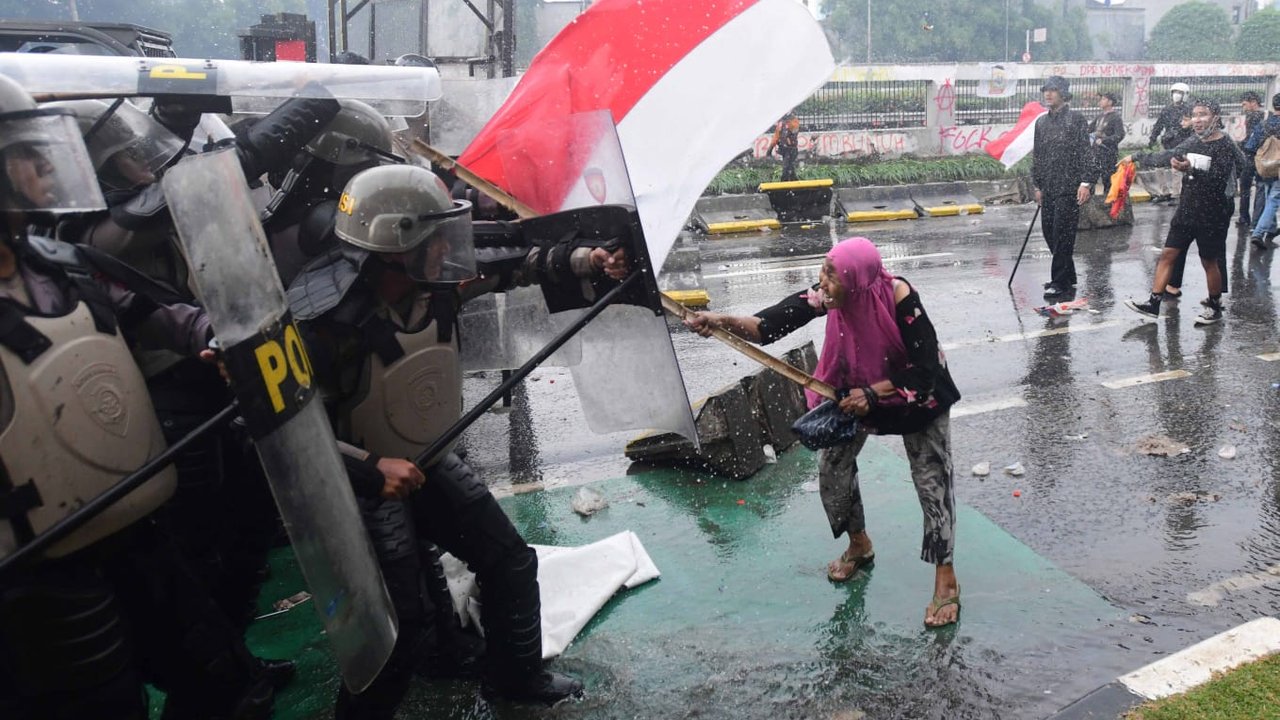 Foto Perlawanan Emak di Demo DPR Arie Basuki Raih Anugerah Jurnalistik Adinegoro 2025