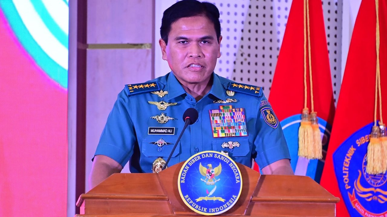 Kasal Beri Ceramah Umum soal Serangan Siber dan Terima Penghargaan Adibhakti Sanapati dari BSSN