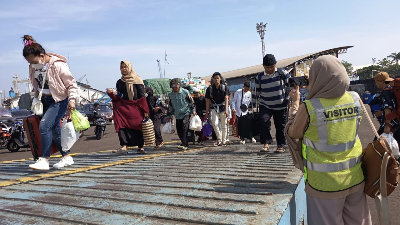 Puncak Arus Mudik Penumpang Tanjung Emas Semarang Naik 20 Persen