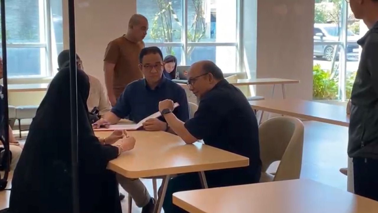 Temui Andrie Yunus di Rumah Sakit, Anies Baswedan Tinggalkan Sepucuk Surat Dukungan