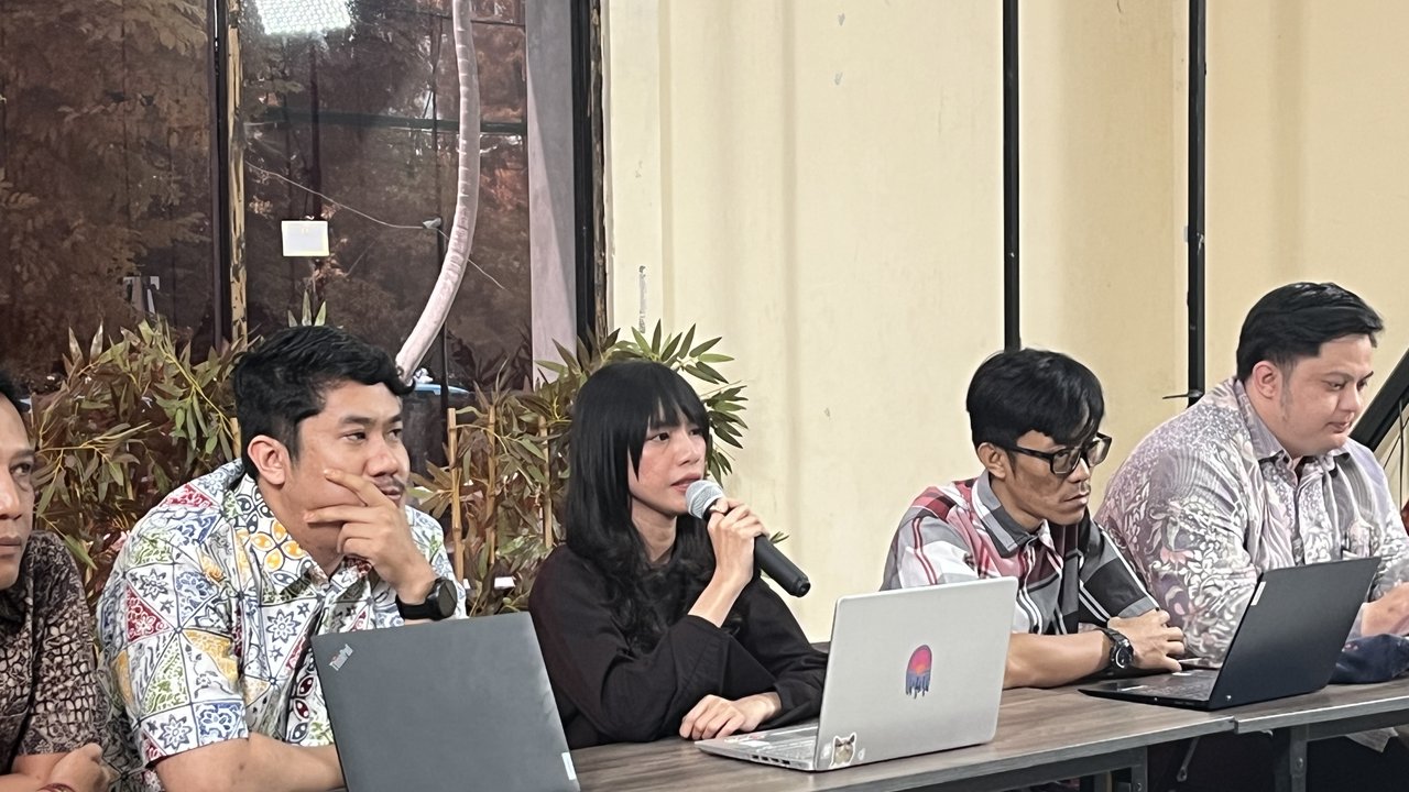 Kepala Divisi Pemantauan Impunitas KontraS, Jane Rosalina, dalam konferensi pers di kantor Yayasan Lembaga Bantuan Hukum Indonesia (YLBHI), Jakarta, Senin (16/3/2026).