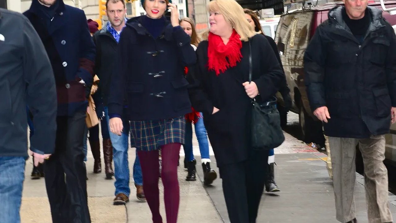 Taylor Swift and Andrea Finlay and Scott Swift and Austin Swift