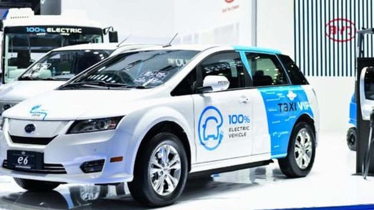 Cerita Sopir Taksi Online Hemat Biaya Operasional 65 Persen Sejak Pindah Mobil Listrik