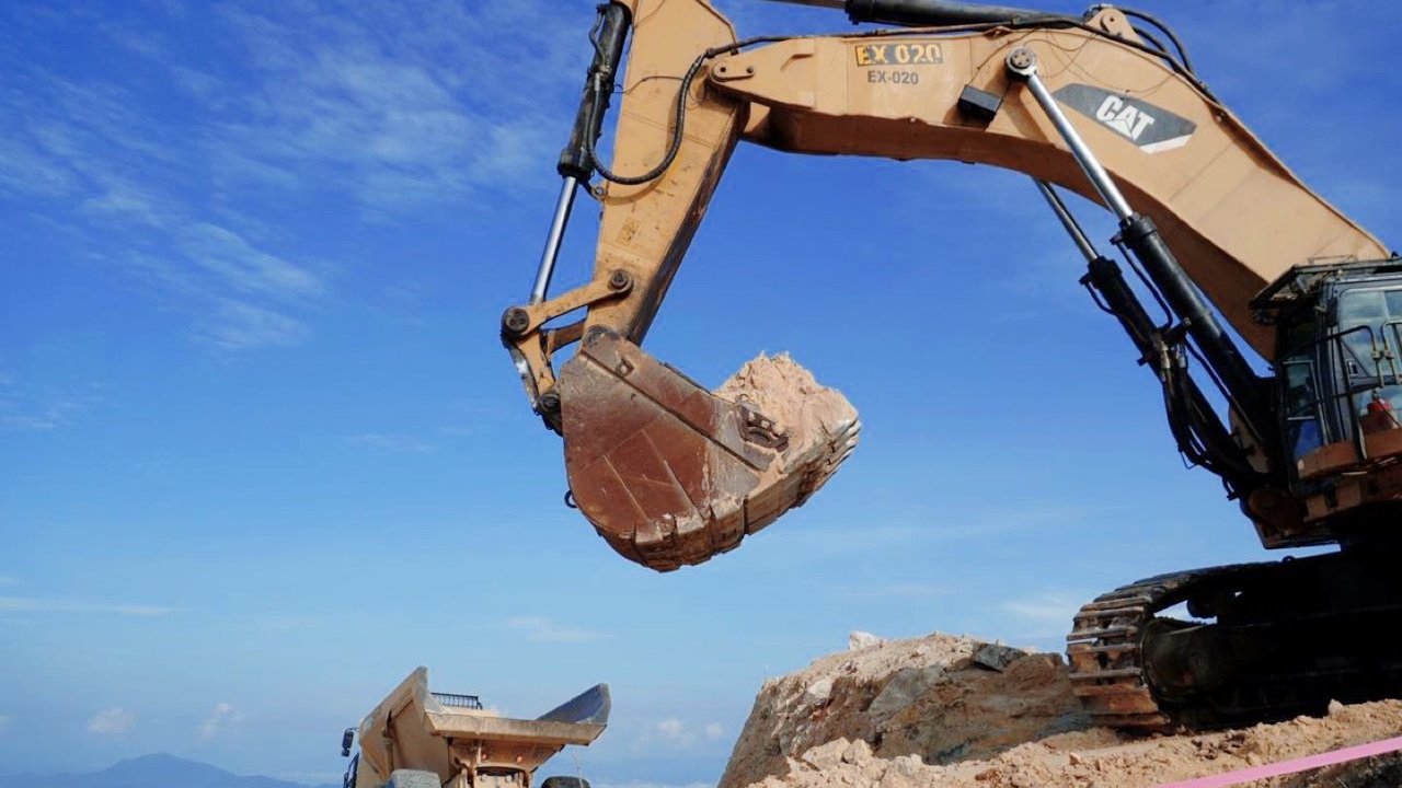 Tiga Direksi PT Merdeka Gold Resources Tbk Ajukan Pengunduran Diri