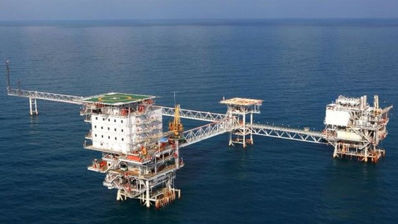 Kuwait Pangkas Produksi Minyak Imbas Gejolak di Selat Hormuz
