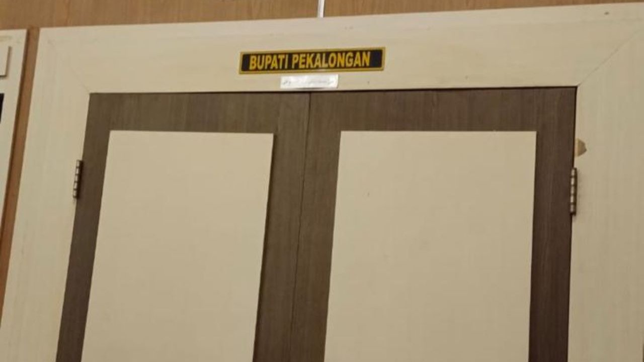 KPK segel ruang bupati, sekda dan dinas Pemkab Pekalongan