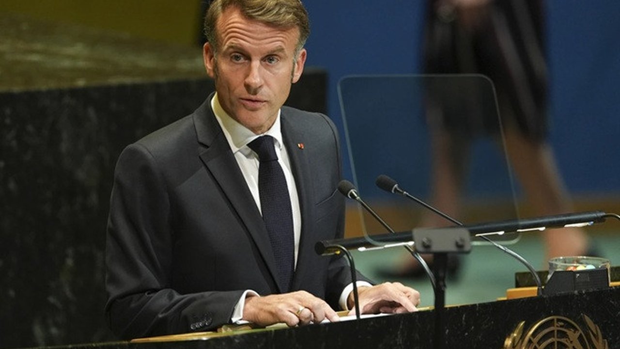 <p>Presiden Prancis Emmanuel Macron berpidato dalam pertemuan tingkat tinggi di markas besar PBB, Senin (22/9/2025), yang bertujuan menggalang dukungan bagi solusi dua negara atas konflik Israel-Palestina. (Dok. AP/Angelina Katsanis) </p>