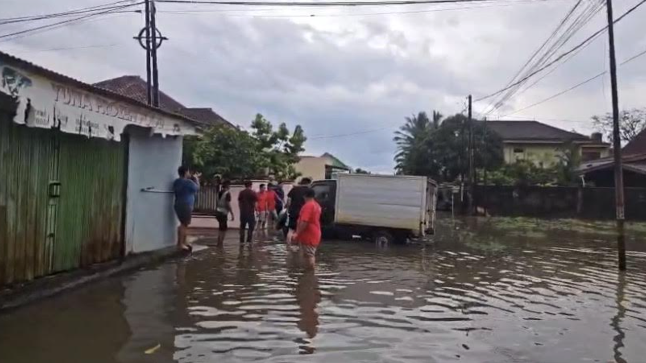 Hujan Deras 3 Jam Rendam Sejumlah Kecamatan di Bandar Lampung