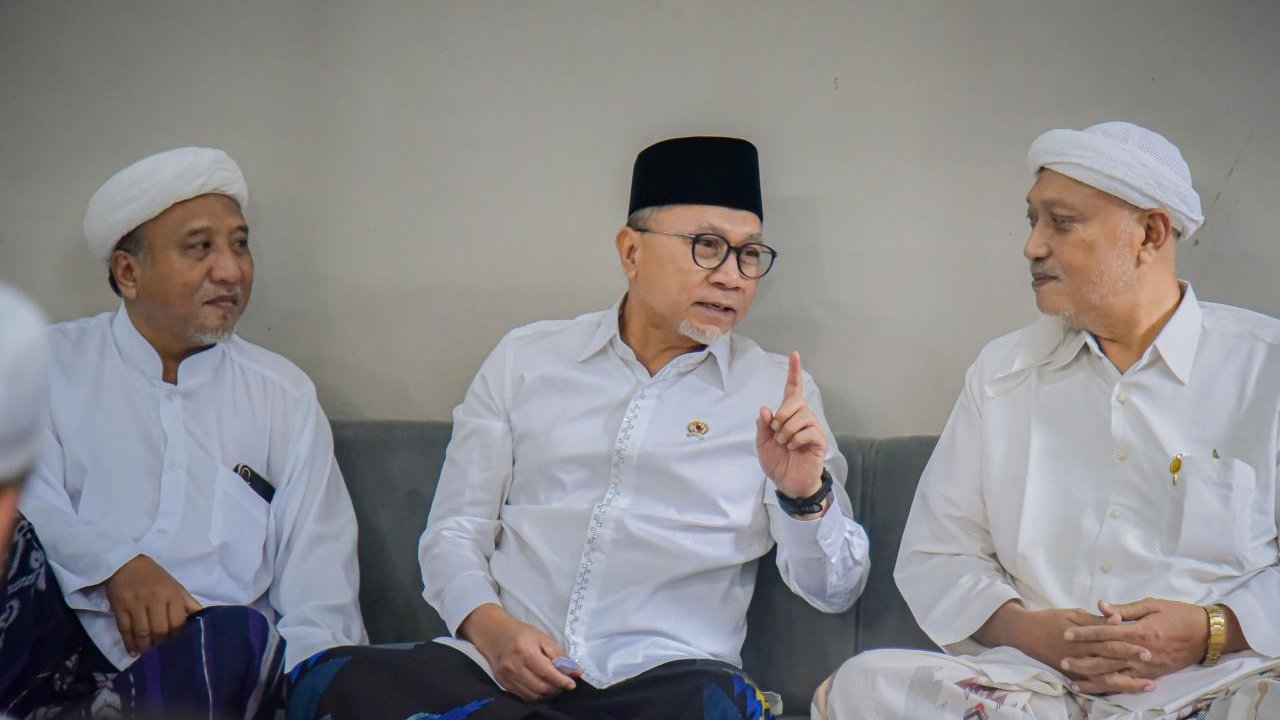 Menko Zulhas Ajak Ulama Perkuat Persatuan di Tengah Ketidakpastian Global