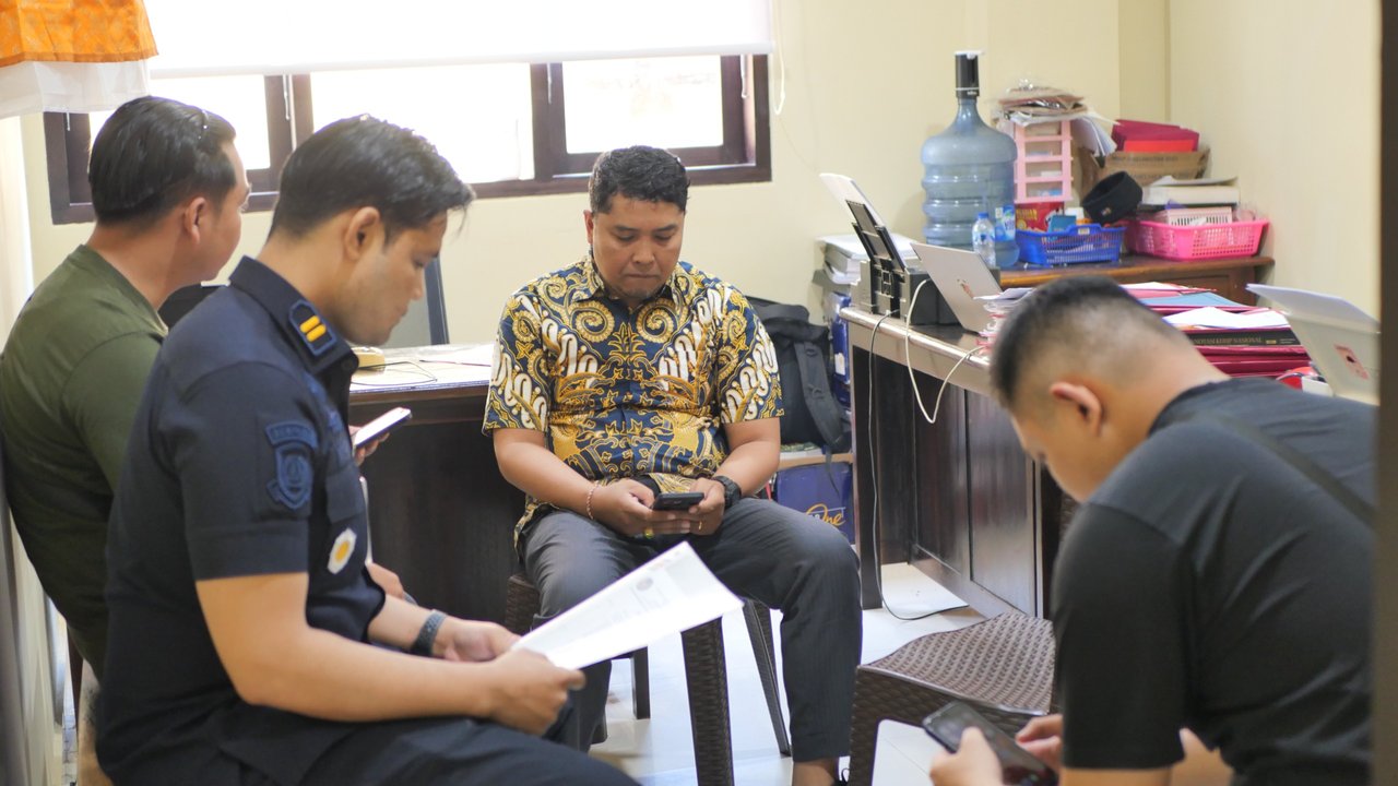 WNA Asal Inggris Diamankan, Diduga Lakukan Intimidasi dan Overstay di Denpasar