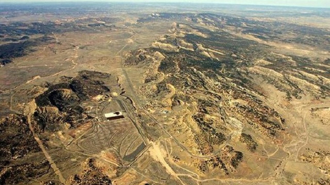 Tambang dan pabrik uranium United Nuclear di dalam Navajo Nation di Church Rock, New Mexico. (Public Domain)