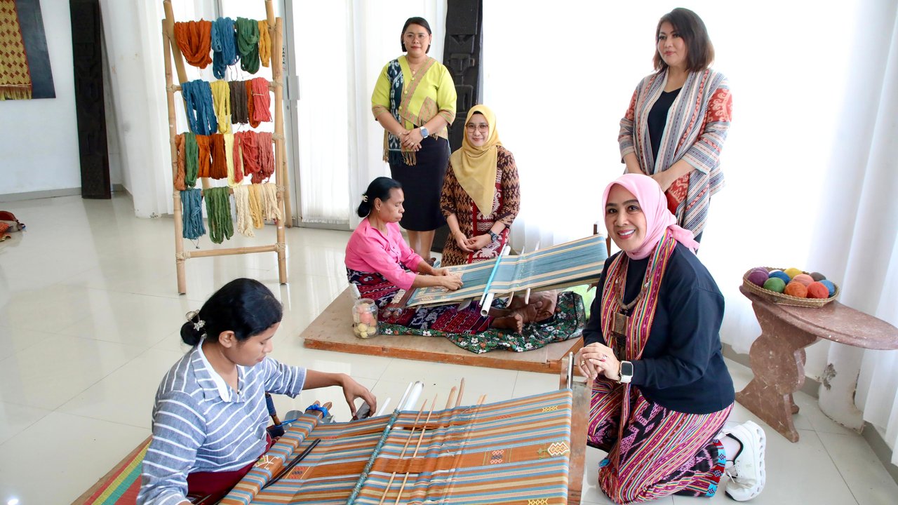 Ketua Harian Dekranas Dorong Penguatan Pemasaran dan Kreativitas Tenun di Belu