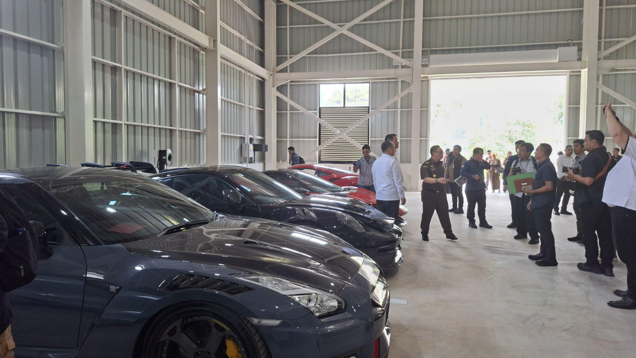 Ada Perhiasan hingga Mobil Mewah Dilelang Kejagung