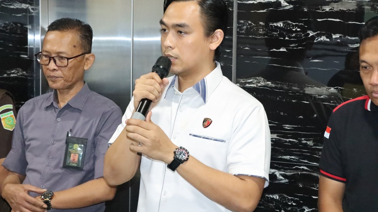 Polisi Ringkus Dua Tersangka di Jakbar, 1.013 Ekstasi dan Sabu Disita